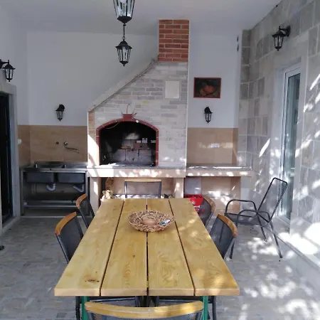 Semesterbostad Family House La - Krvavica Makarska