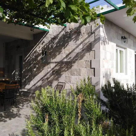Semesterbostad Family House La - Krvavica *