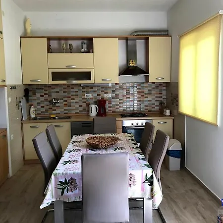 Prázdninový dům Family House La - Krvavica