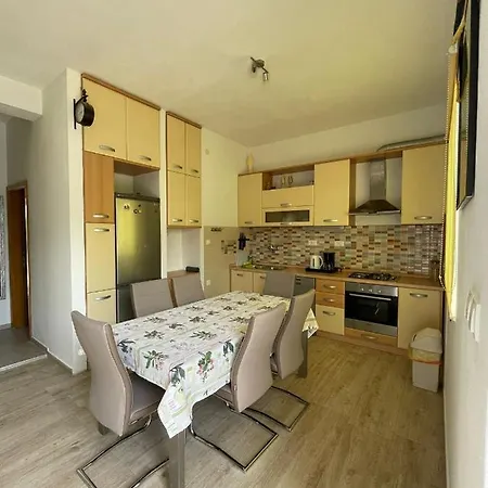 Prázdninový dům Family House La - Krvavica
